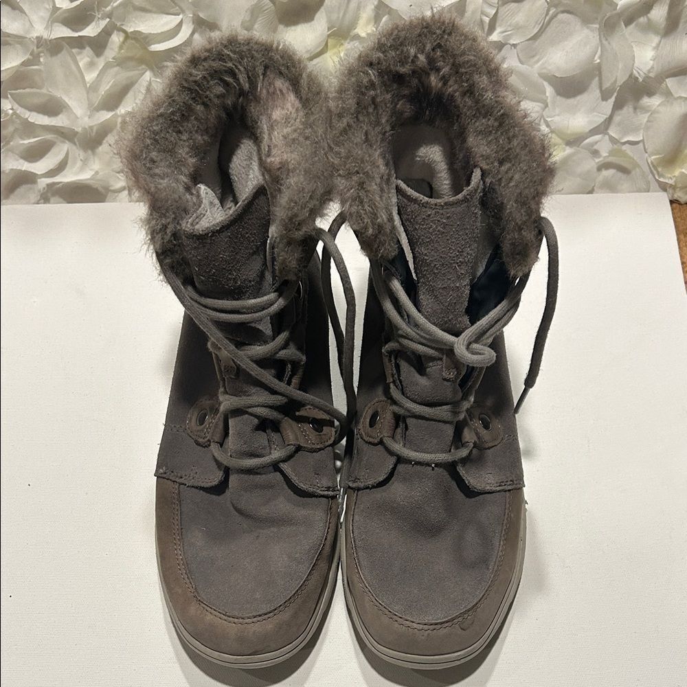 Sorel Women's Gray Suede Lace-Up Fur Trim Boots